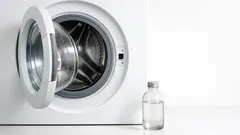 Come pulire la lavatrice con l’aceto bianco e dire addio ai cattivi odori