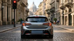 Start-Stop auto: cos’è, come funziona e quanto fa risparmiare davvero in città